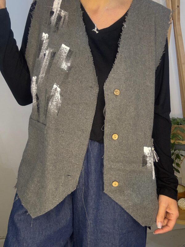Chaleco Horizonte Pintado Gris •DESING• - Imagen 9