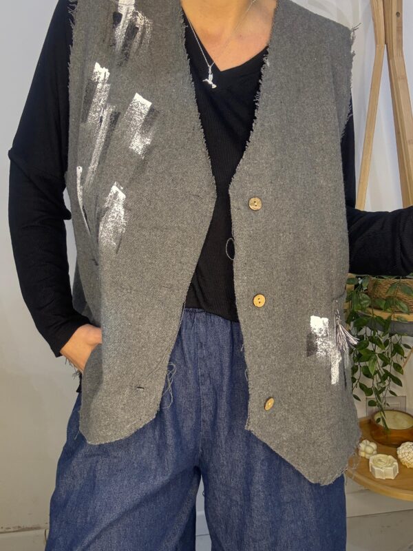 Chaleco Horizonte Pintado Gris •DESING• - Imagen 12